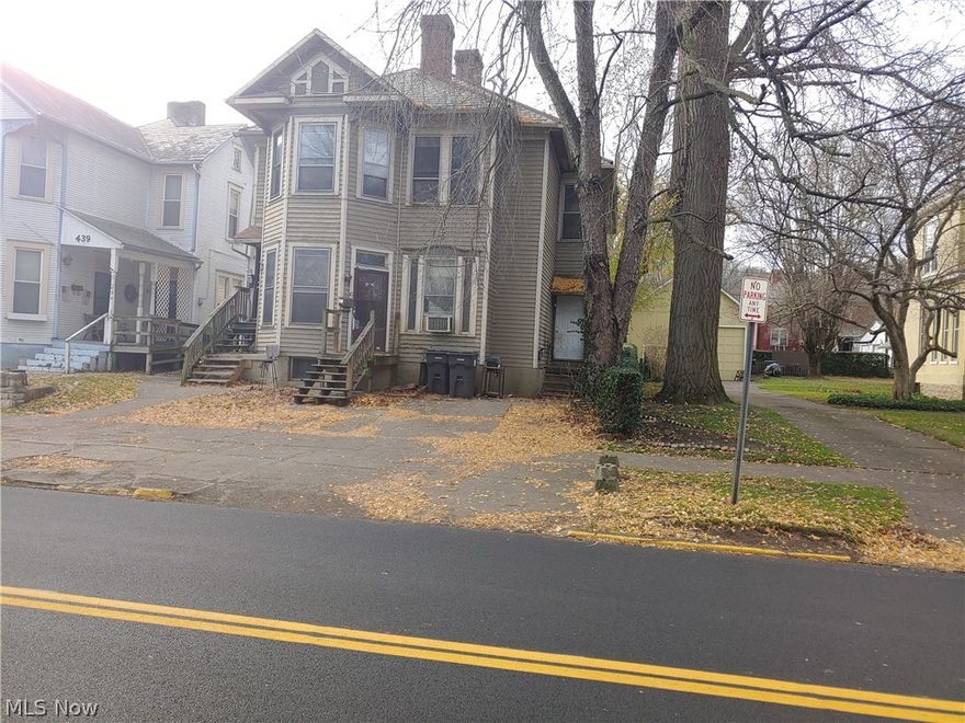 5 Unit Multi Family Seller Pays All Utilities, all have Private Full Baths, 2 Units Occupied, Other Units need some rehab