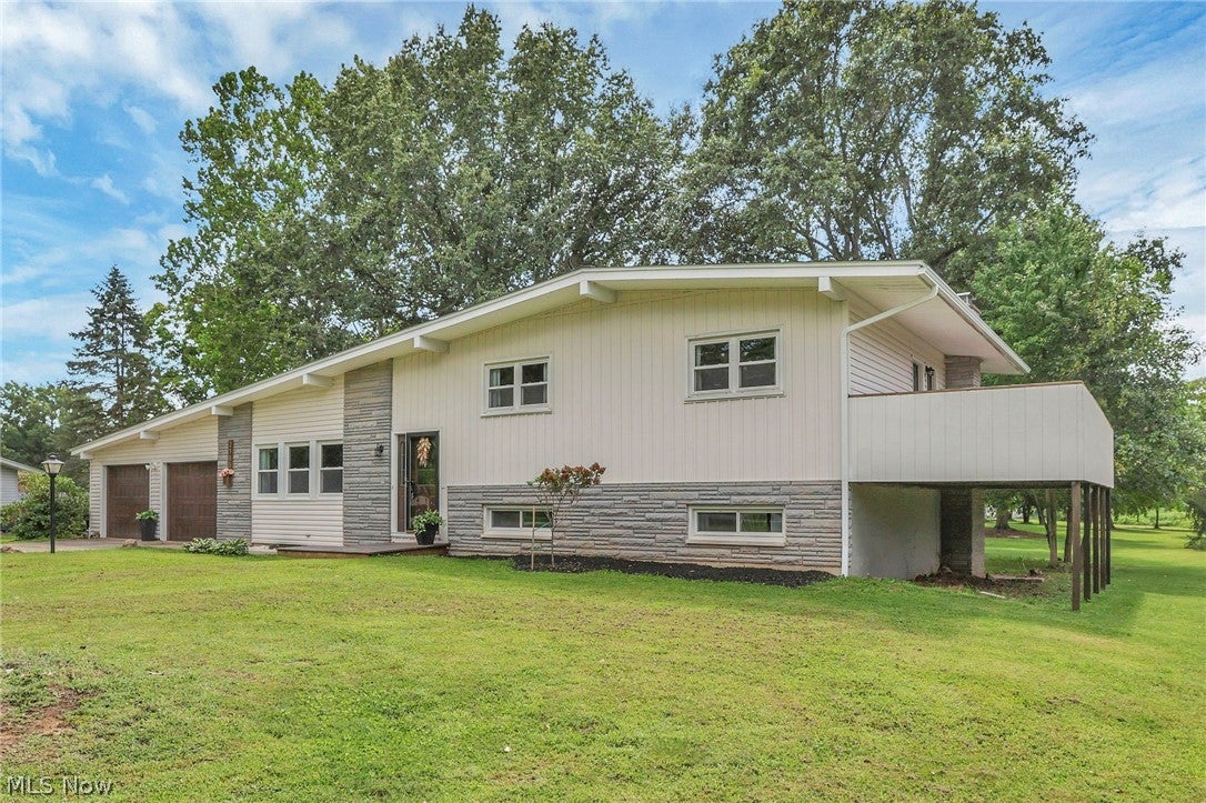 2185 Sunnyhill Drive NE