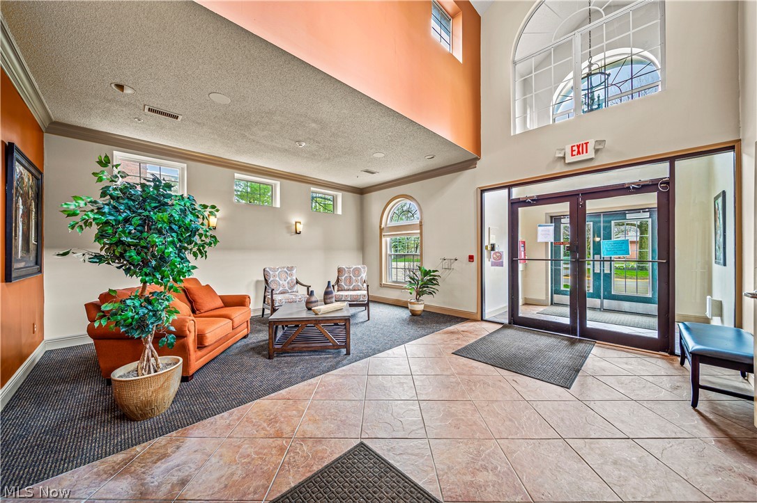 Fox Hollow/Woodhawk Condo Bldg - Residential