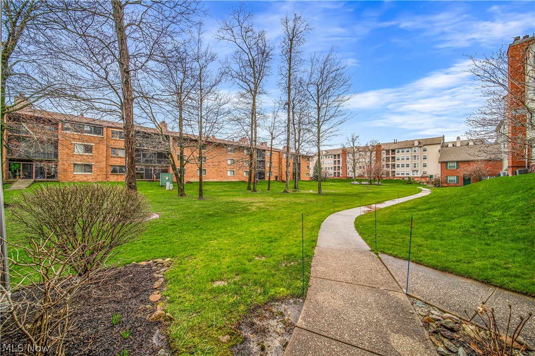 Fox Hollow/Woodhawk Condo Bldg - Residential