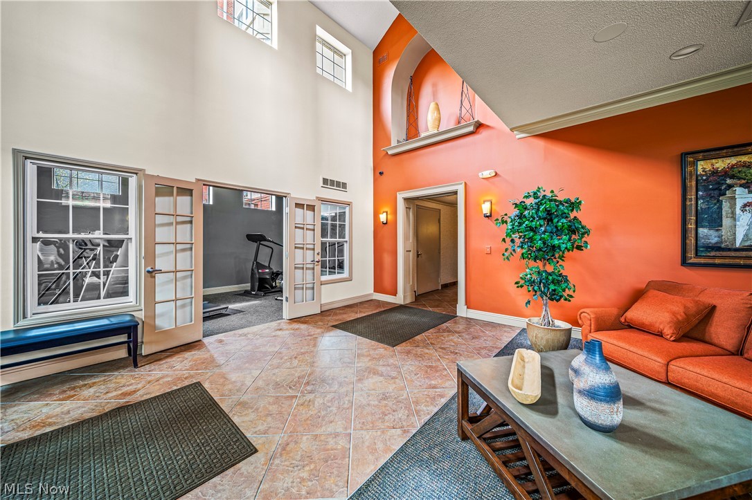 Fox Hollow/Woodhawk Condo Bldg - Residential