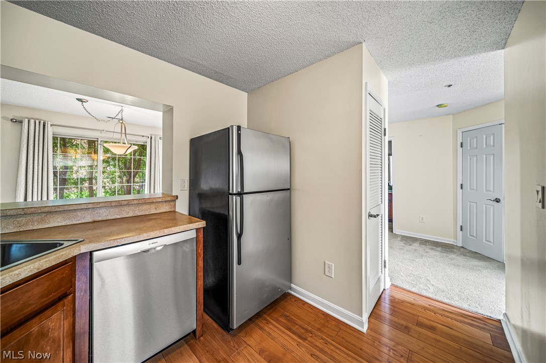 Fox Hollow/Woodhawk Condo Bldg - Residential