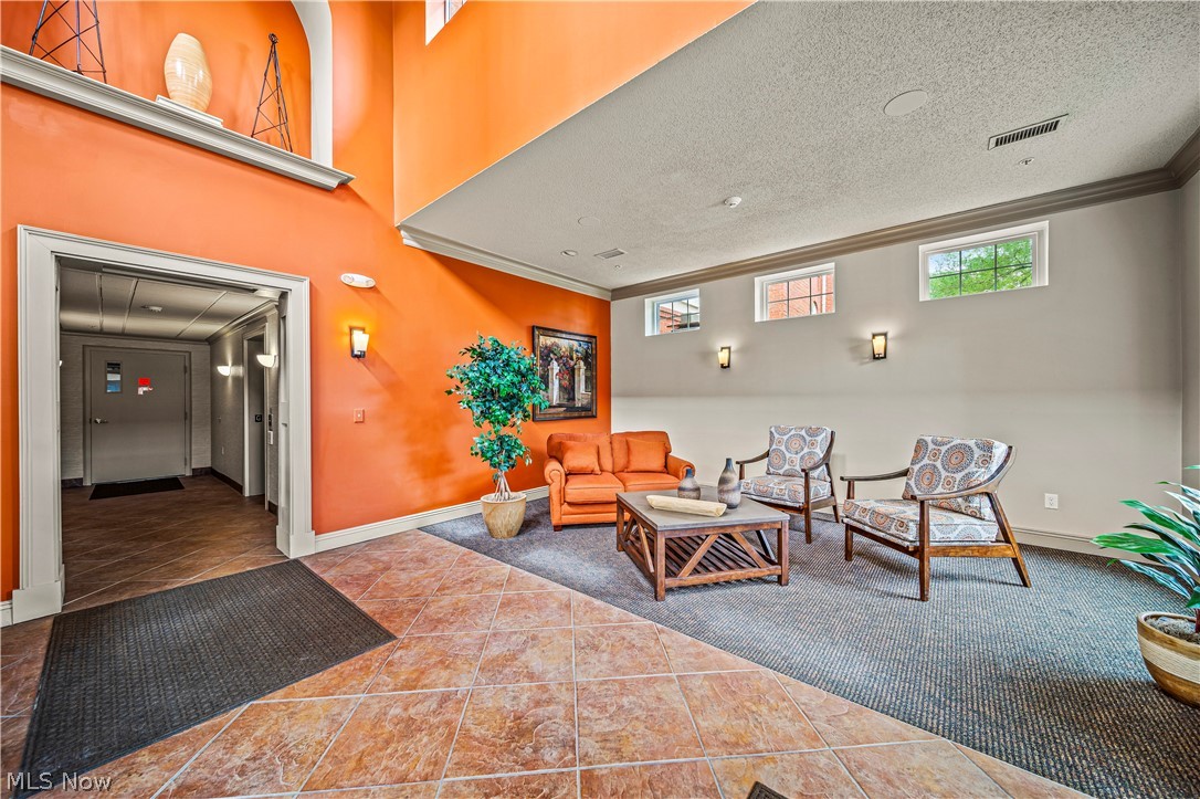 Fox Hollow/Woodhawk Condo Bldg - Residential