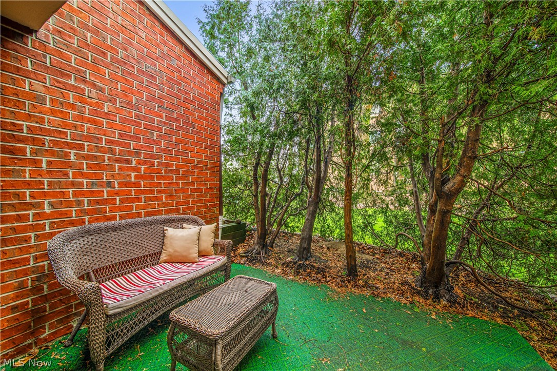 Fox Hollow/Woodhawk Condo Bldg - Residential