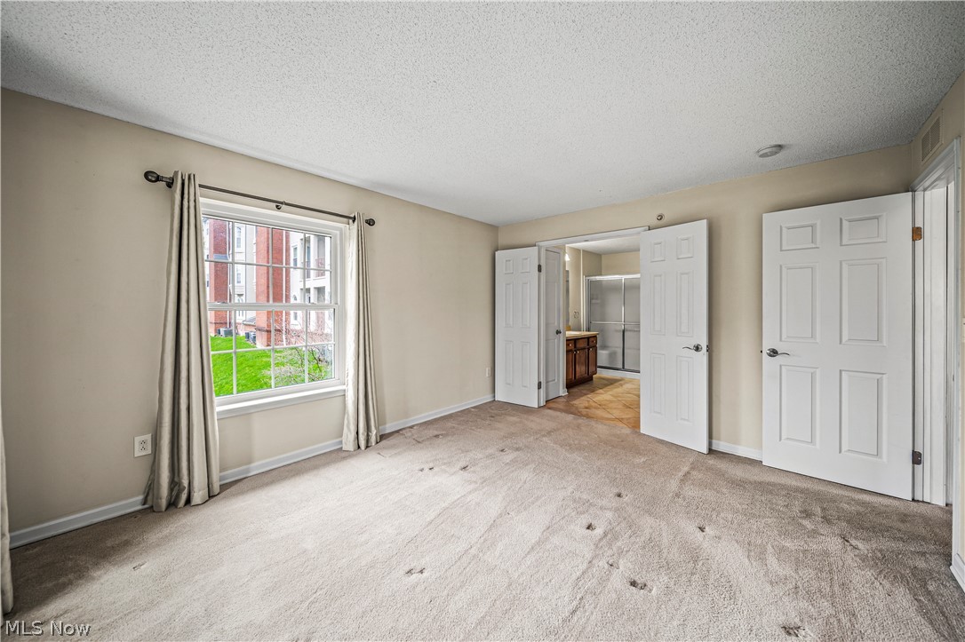 Fox Hollow/Woodhawk Condo Bldg - Residential