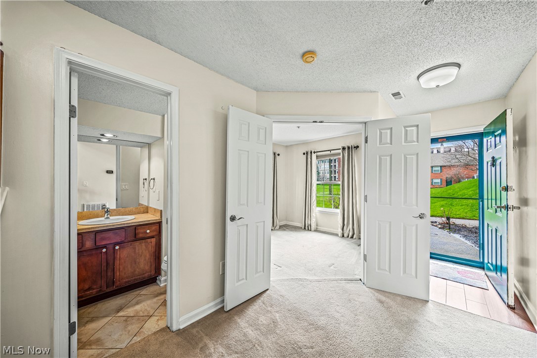 Fox Hollow/Woodhawk Condo Bldg - Residential