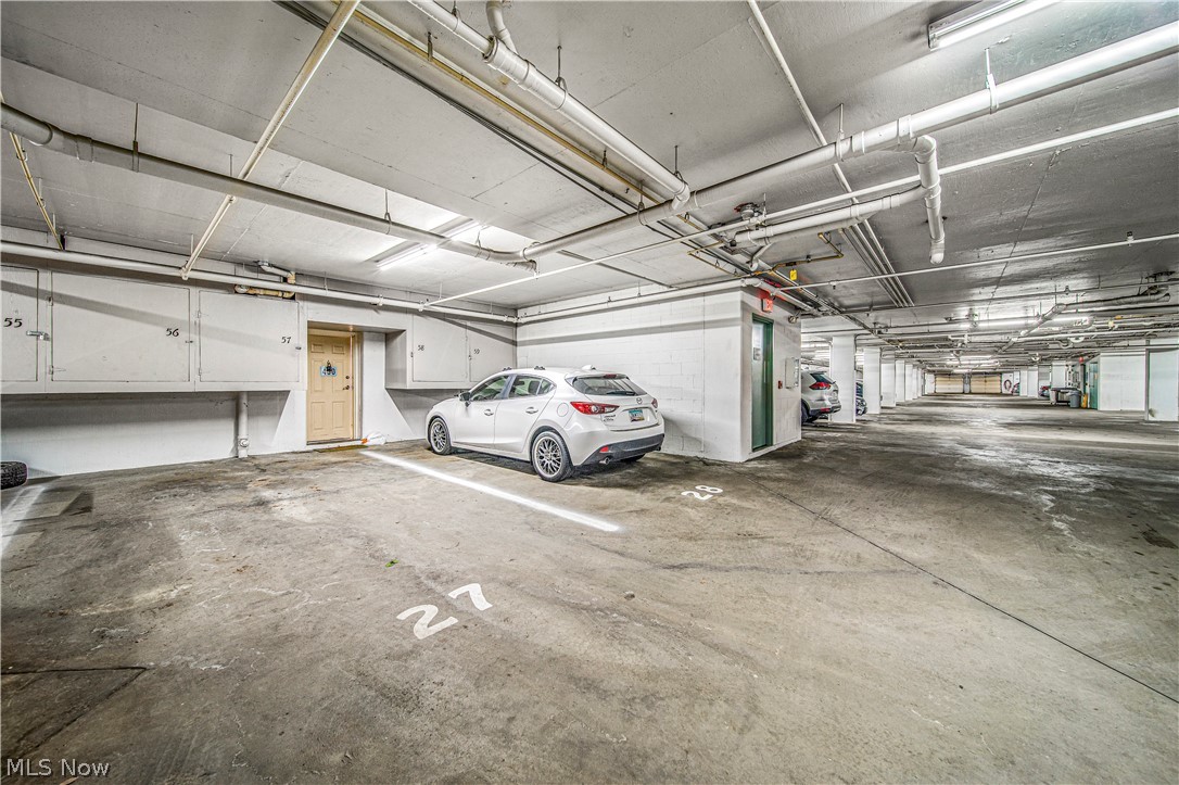 Fox Hollow/Woodhawk Condo Bldg - Residential