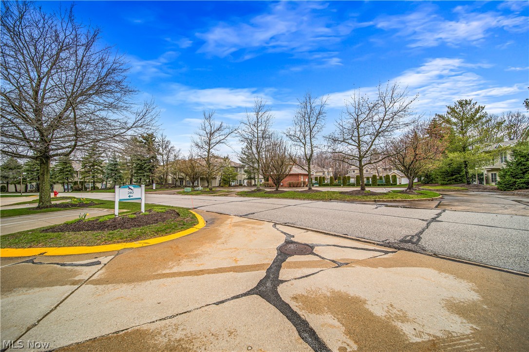 Fox Hollow/Woodhawk Condo Bldg - Residential