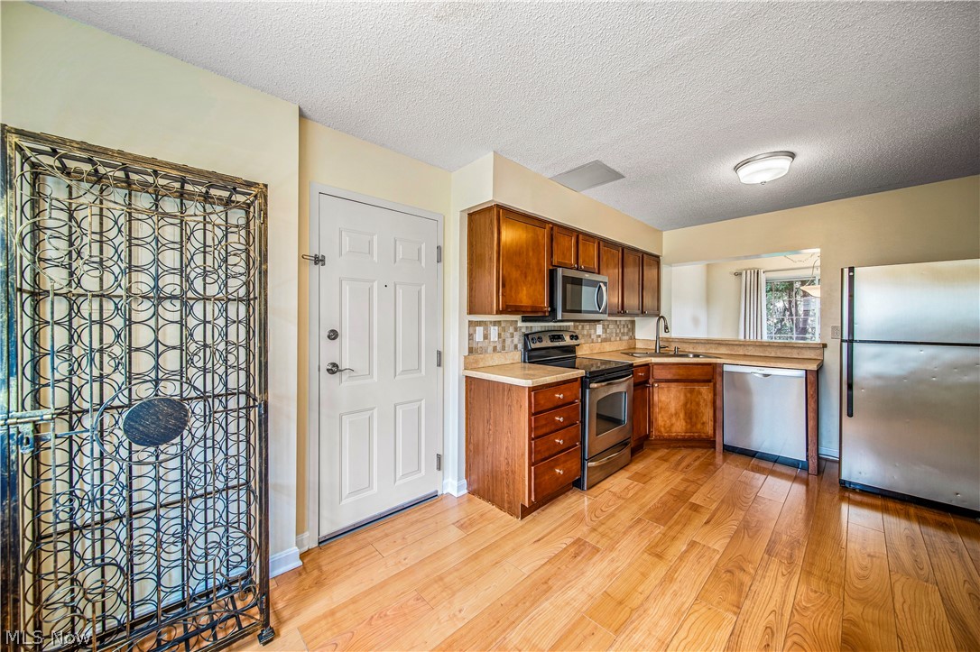 Fox Hollow/Woodhawk Condo Bldg - Residential