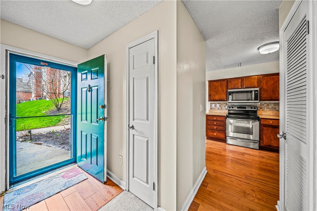 Fox Hollow/Woodhawk Condo Bldg - Residential