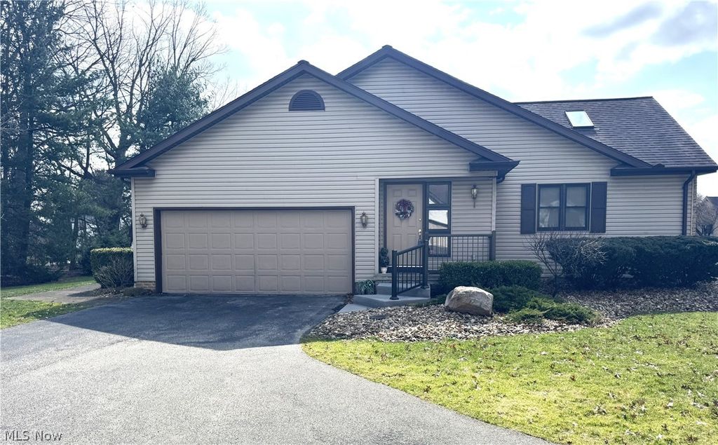 Photo of 1151 Surrey Point Drive, Warren, OH 44484 (MLS # 5192182)