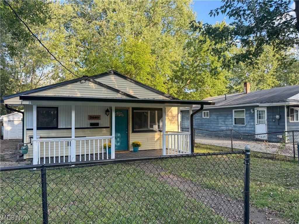 Photo of 2640 Martha Avenue NE, Canton, OH 44705 (MLS # 5166042)