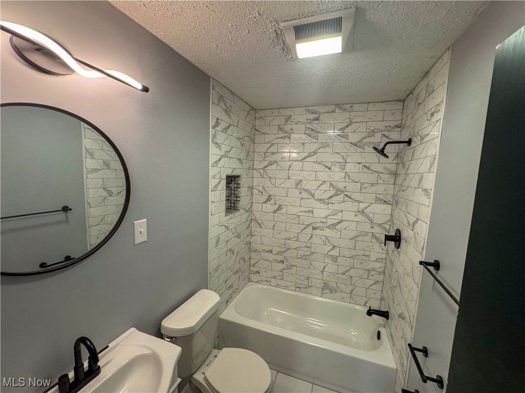 Photo of 2640 Martha Avenue NE, Canton, OH 44705 (MLS # 5166042)