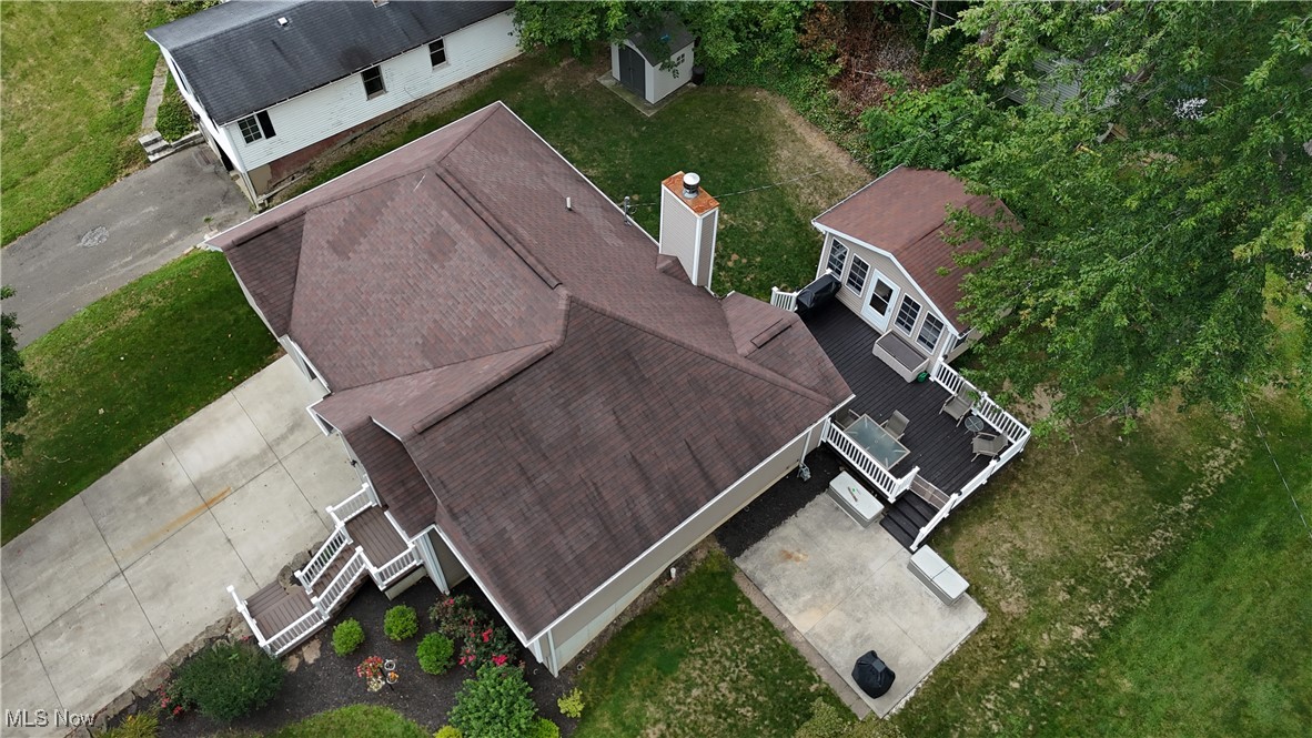 1483 Lake Front Drive, Salem, Ohio image 4
