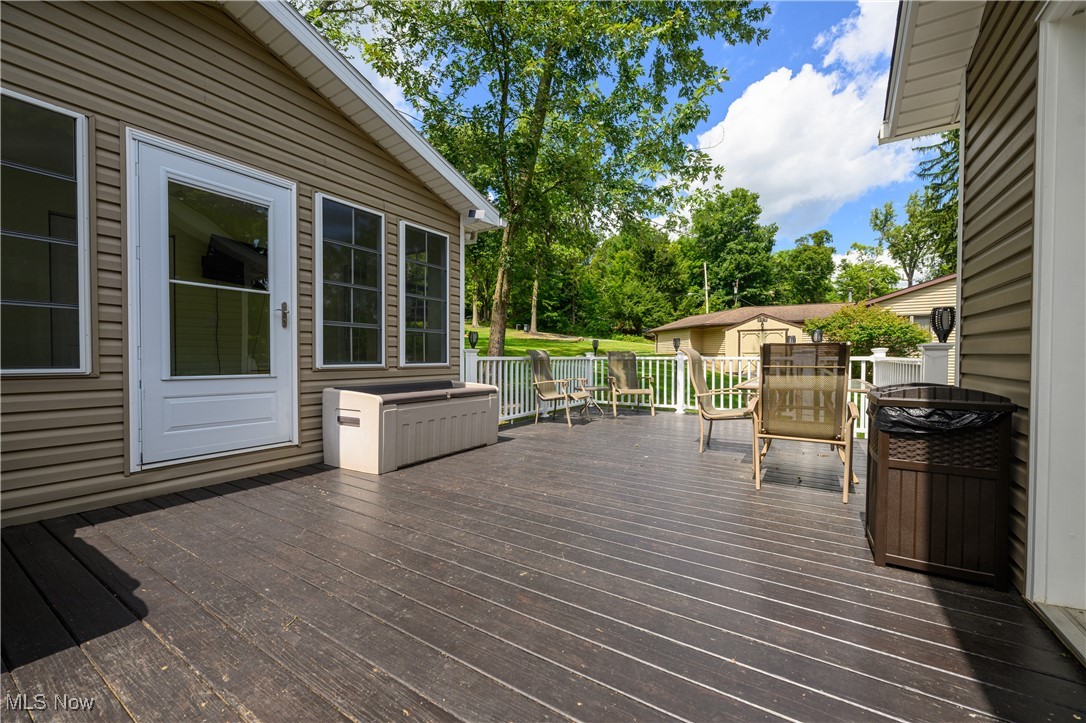 1483 Lake Front Drive, Salem, Ohio image 32