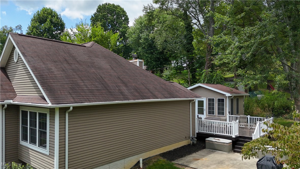 1483 Lake Front Drive, Salem, Ohio image 3