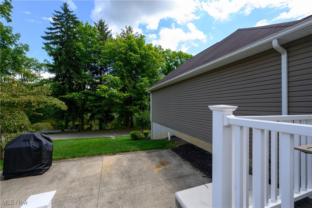 1483 Lake Front Drive, Salem, Ohio image 38