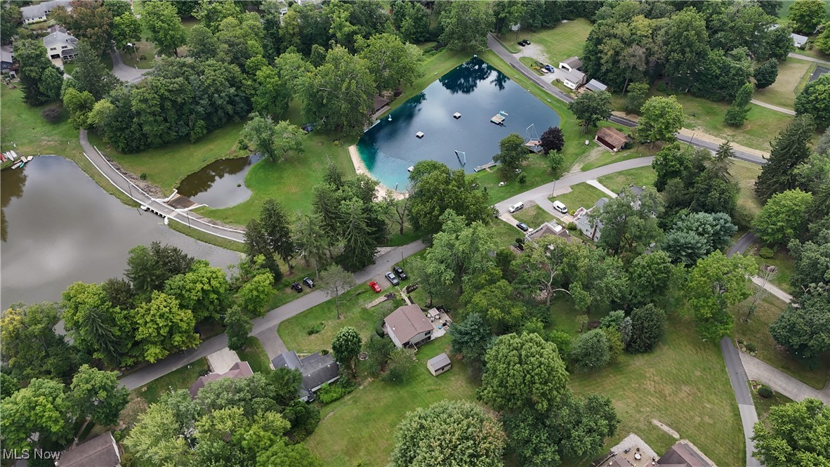 1483 Lake Front Drive, Salem, Ohio image 6