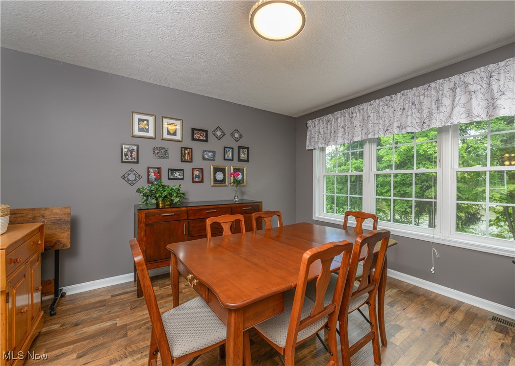 1483 Lake Front Drive, Salem, Ohio image 16