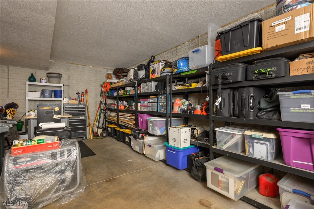 1483 Lake Front Drive, Salem, Ohio image 31