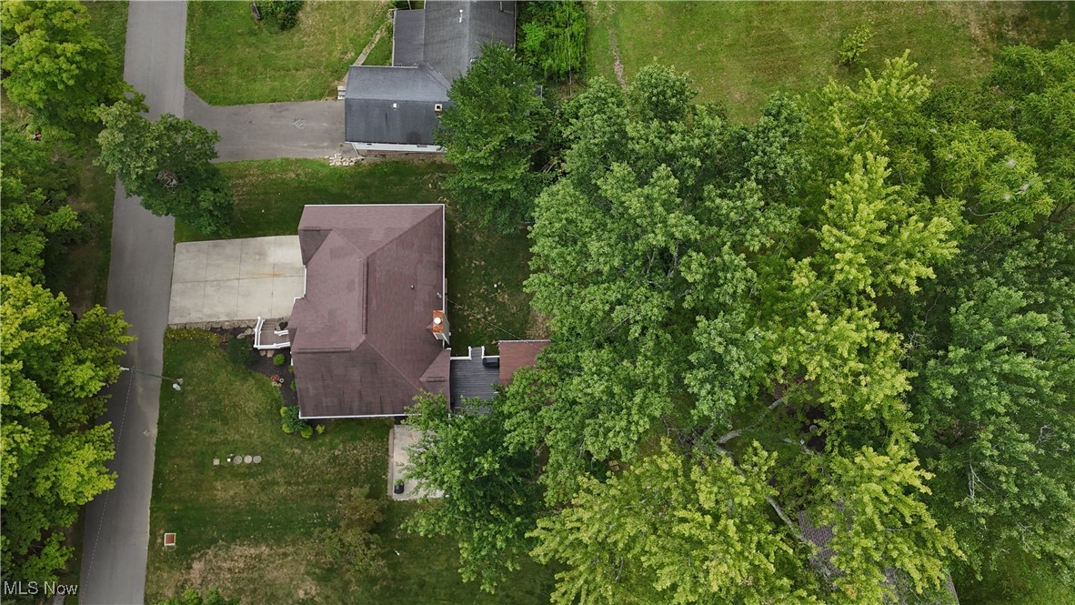 1483 Lake Front Drive, Salem, Ohio image 5