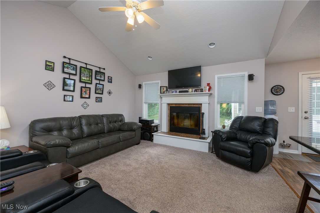 1483 Lake Front Drive, Salem, Ohio image 9