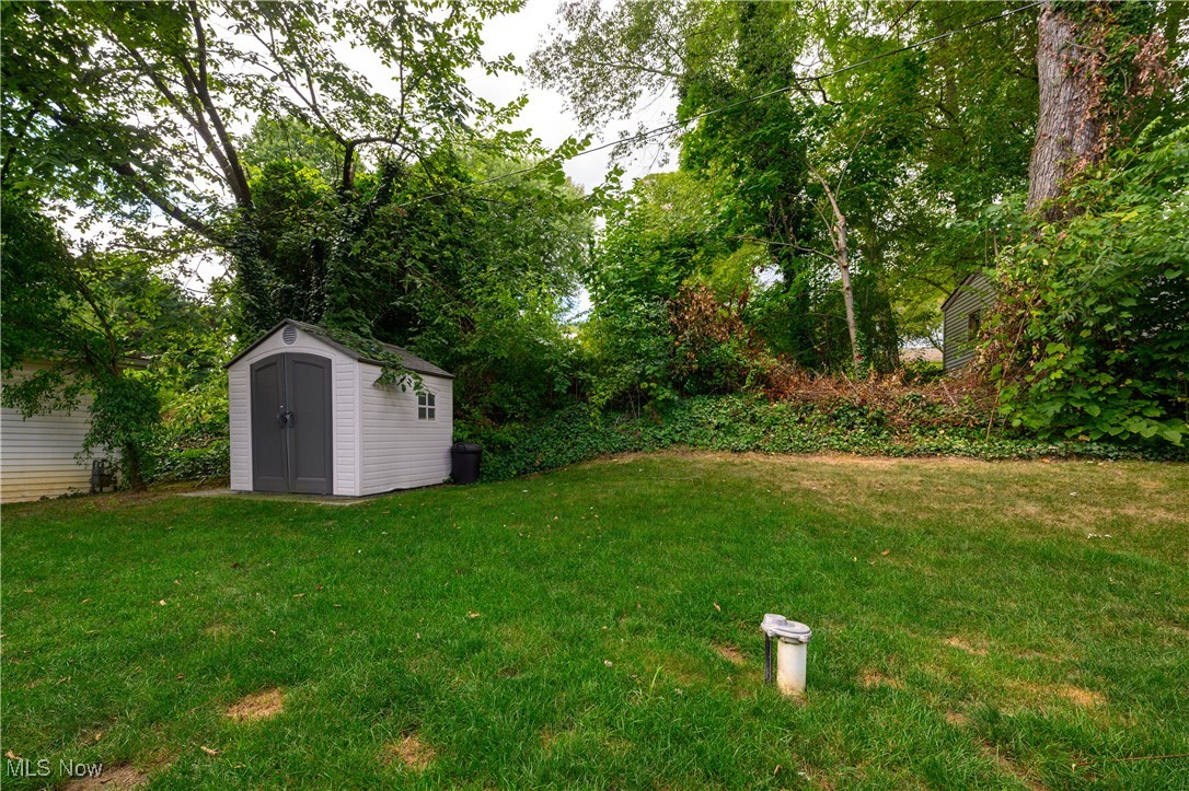 1483 Lake Front Drive, Salem, Ohio image 40