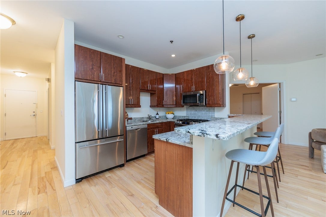 701 W Lakeside Avenue 602