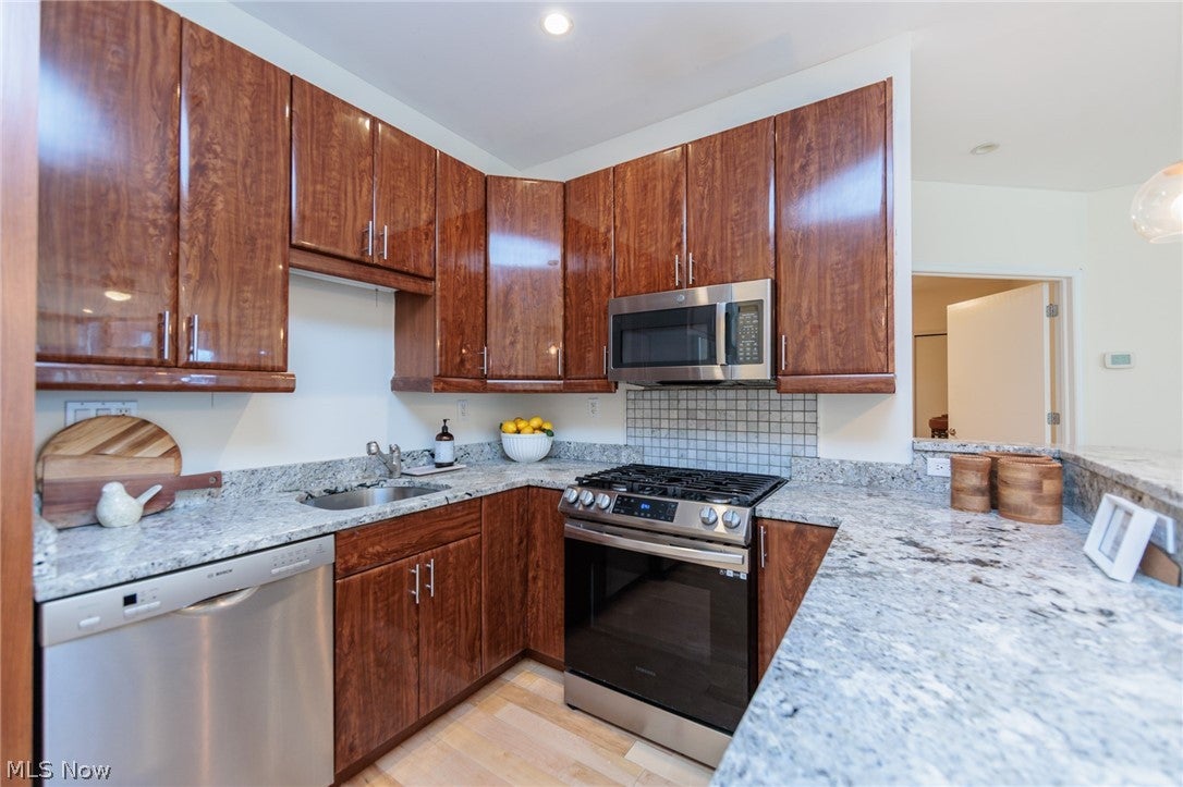 701 W Lakeside Avenue 602