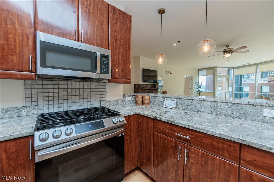 701 W Lakeside Avenue 602
