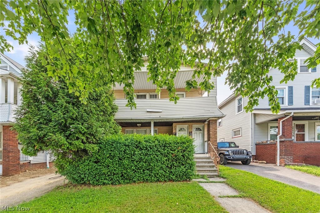 Photo of 2219 Chesterland Avenue, Lakewood, OH 44107 (MLS # 5225832)