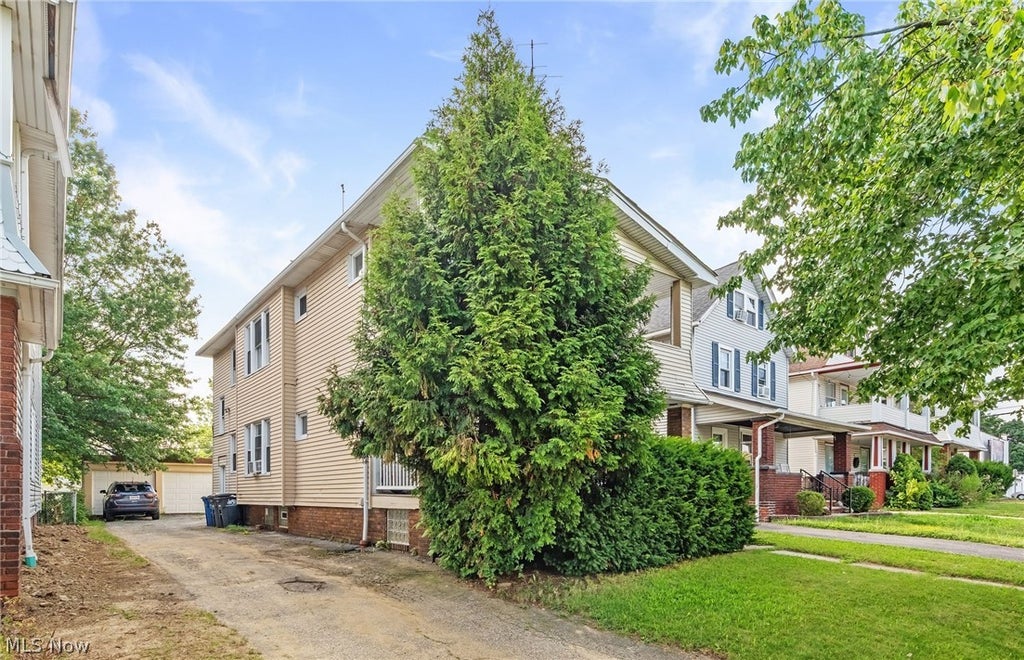 Photo of 2219 Chesterland Avenue, Lakewood, OH 44107 (MLS # 5225832)