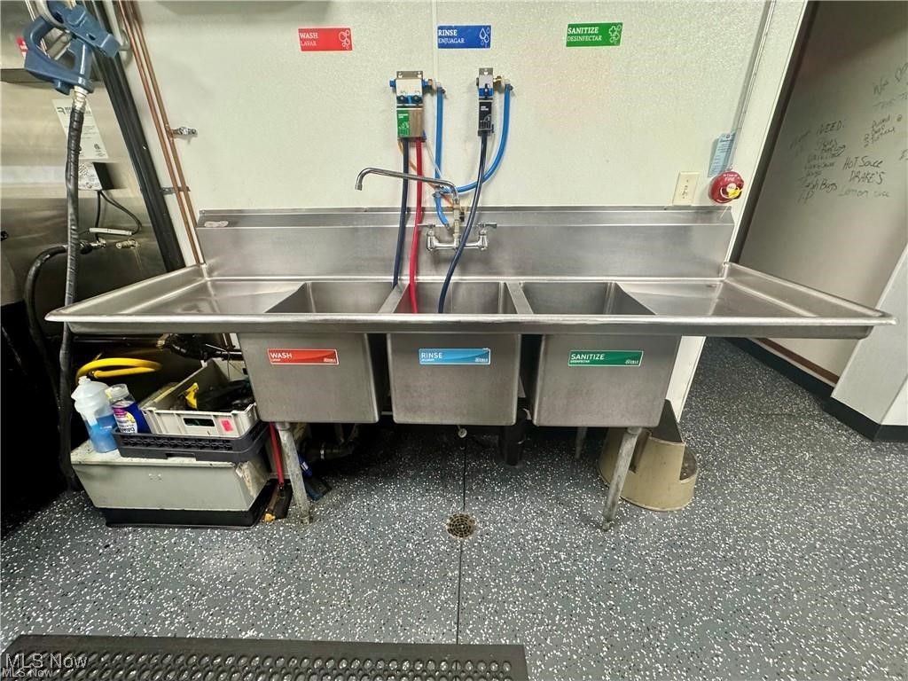 City/Canton - Commercial Sale