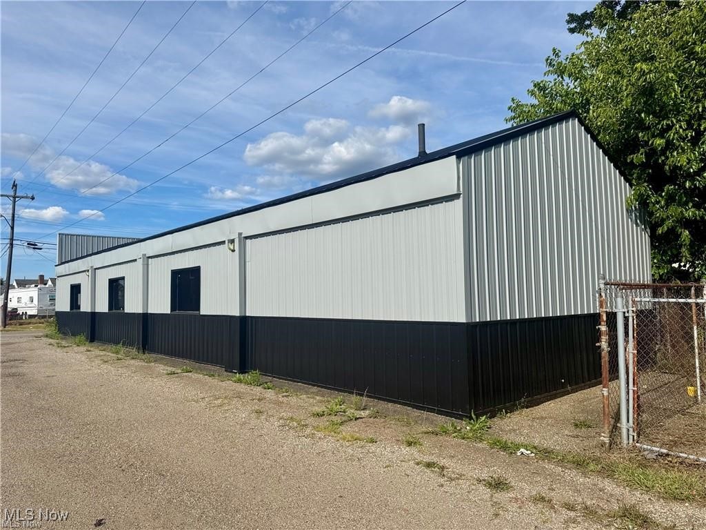 City/Canton - Commercial Sale