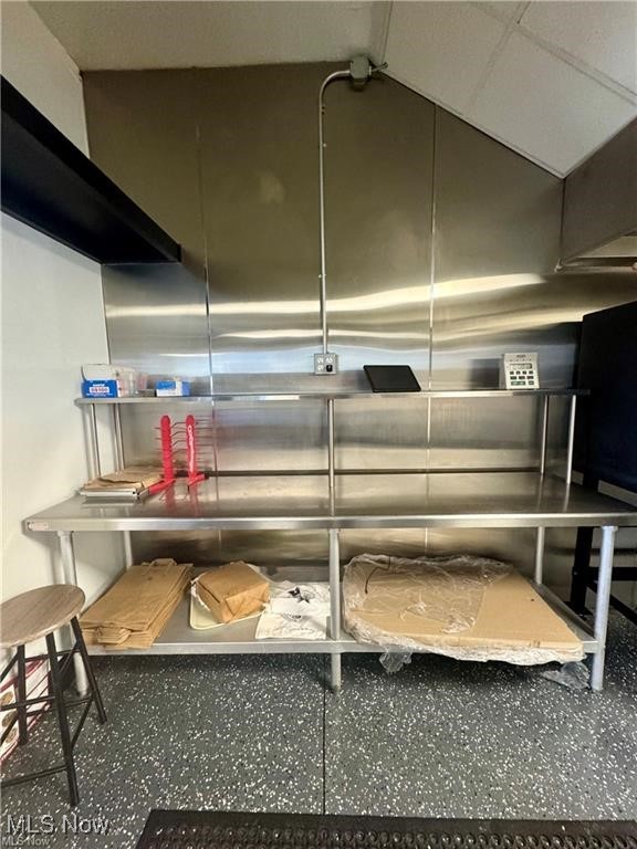 City/Canton - Commercial Sale