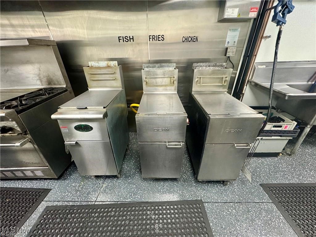 City/Canton - Commercial Sale