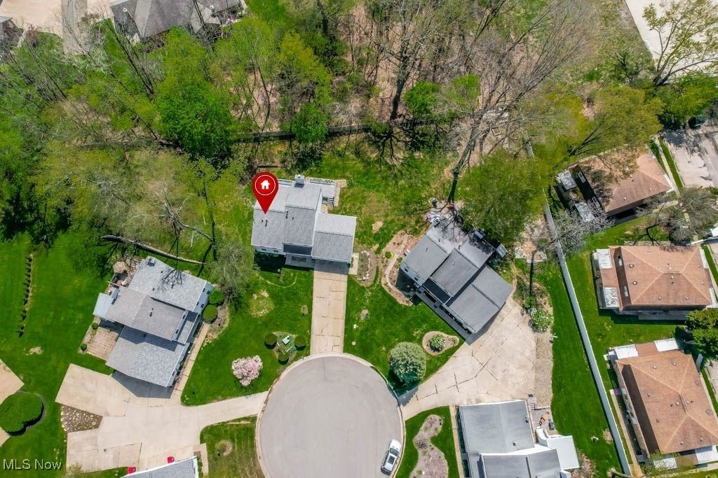 7907 Amberly Circle, North Canton, Ohio image 2