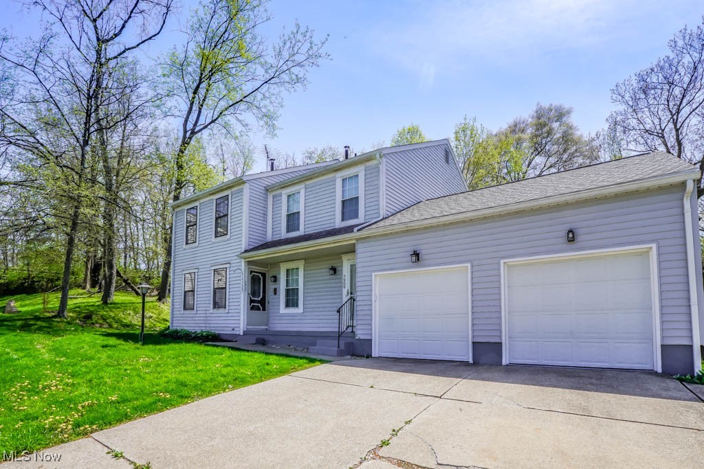 7907 Amberly Circle, North Canton, Ohio image 25