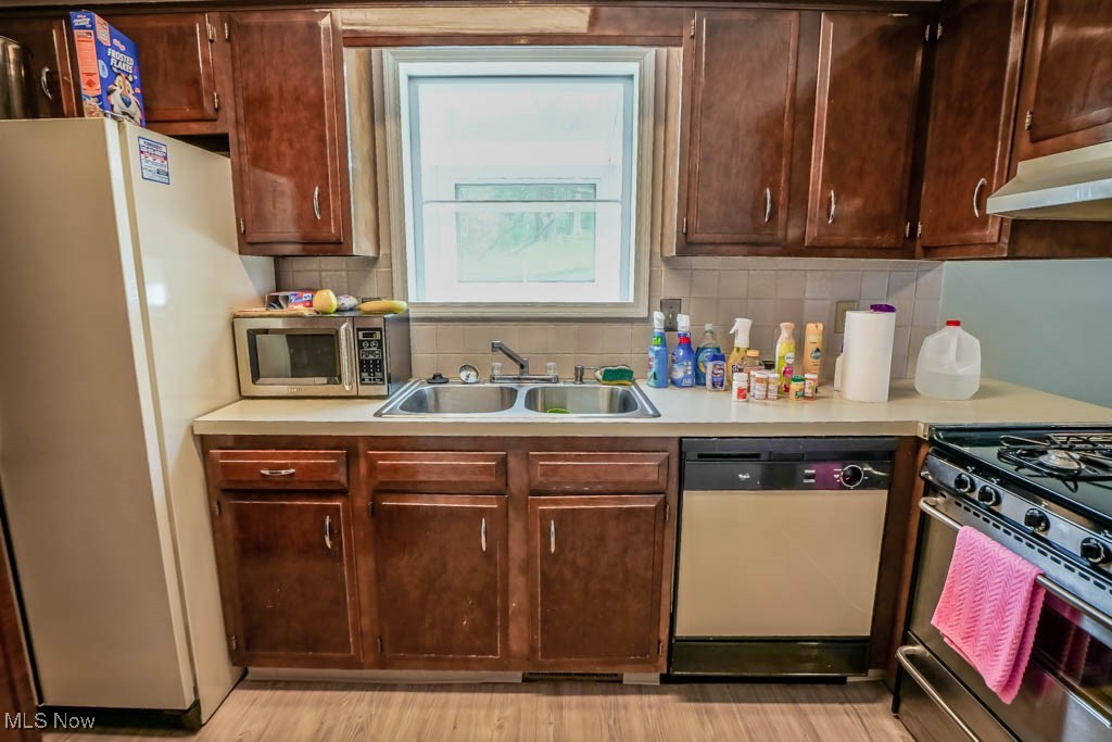 7907 Amberly Circle, North Canton, Ohio image 8