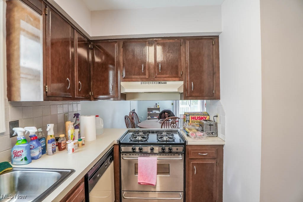 7907 Amberly Circle, North Canton, Ohio image 10