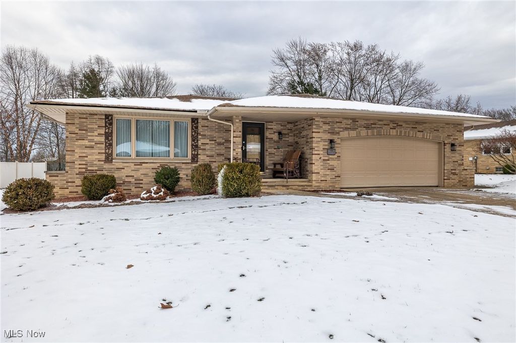 Photo of 7195 Lakeview Drive, Parma, OH 44129 (MLS # 5176658)
