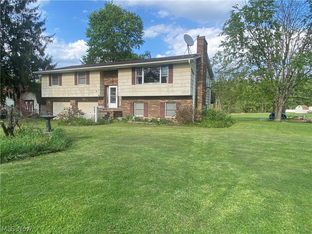 Photo of 1326 Barclay Messerly Road, Leavittsburg, OH 44430 (MLS # 5208596)