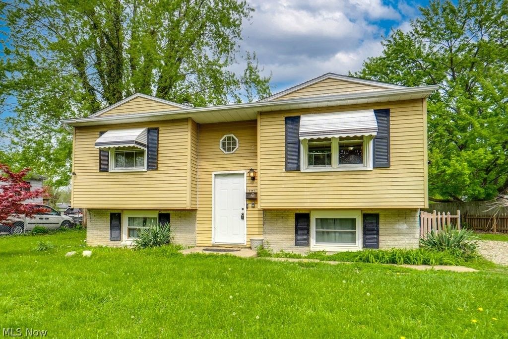 Photo of 371 Washington Circle, Oberlin, OH 44074 (MLS # 5211893)