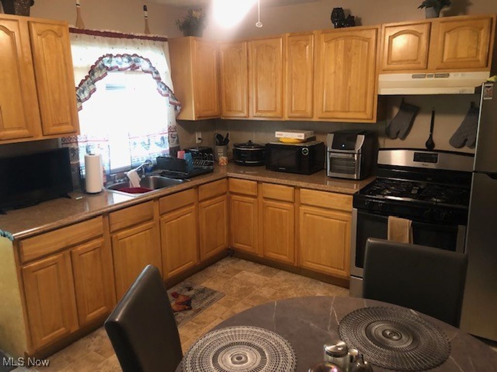 Photo of 13104 Wainfleet Avenue, Cleveland, OH 44135 (MLS # 5166960)