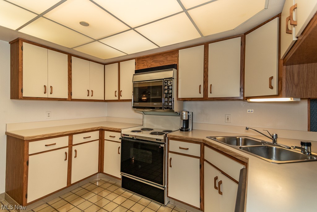 Woodhawk Club Condo Ph #7 - Residential