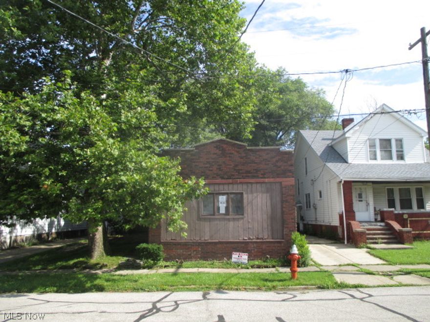 *Multiple Offer Notification* Highest and Best offers must be emailed to listing agent on or before 09/16/2015 9:00 AM. Offer must include attached Multiple Offer Notification Form. This North Collinwood Ranch features a brick facade with stone accents, private back yard, storage shed, and a deck with sliding glass doors. The interior features a large living room and seperate family room. Possible discoloration exists. All parties must sign a Hold Harmless Agreement and the property will be shown by appointment only. This property is owned by The Secretary of Veterans Affairs and Sold As-Is and Where-Is with No Disclosures, Expressed or Implied. Prior to seller receipt and approval of the full title package from foreclosure, Seller to provide Non- Warranty Deed only. The property was built prior to 1978, and lead based paint may potentially exist. ALL OFFERS MUST BE ON VA CONTRACT (ATTACHED TO MLS)