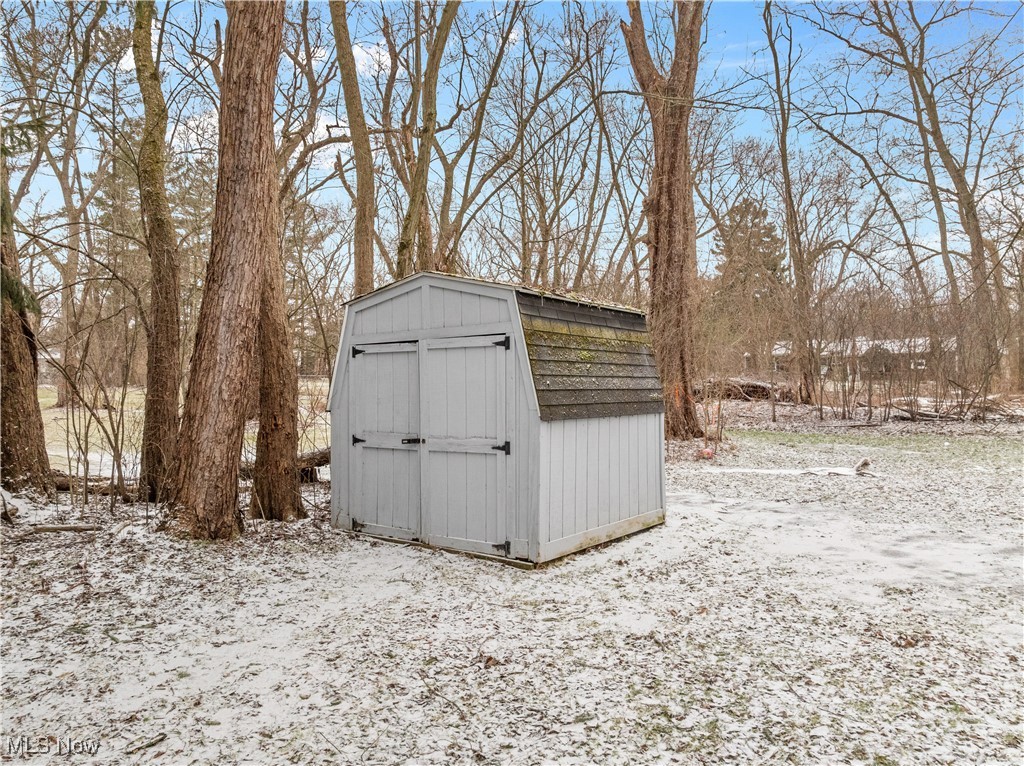 6958 Elmwood Drive, Solon, Ohio image 36