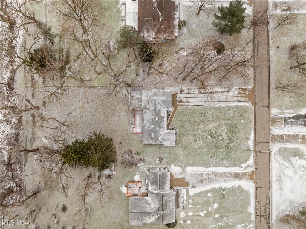 6958 Elmwood Drive, Solon, Ohio image 34
