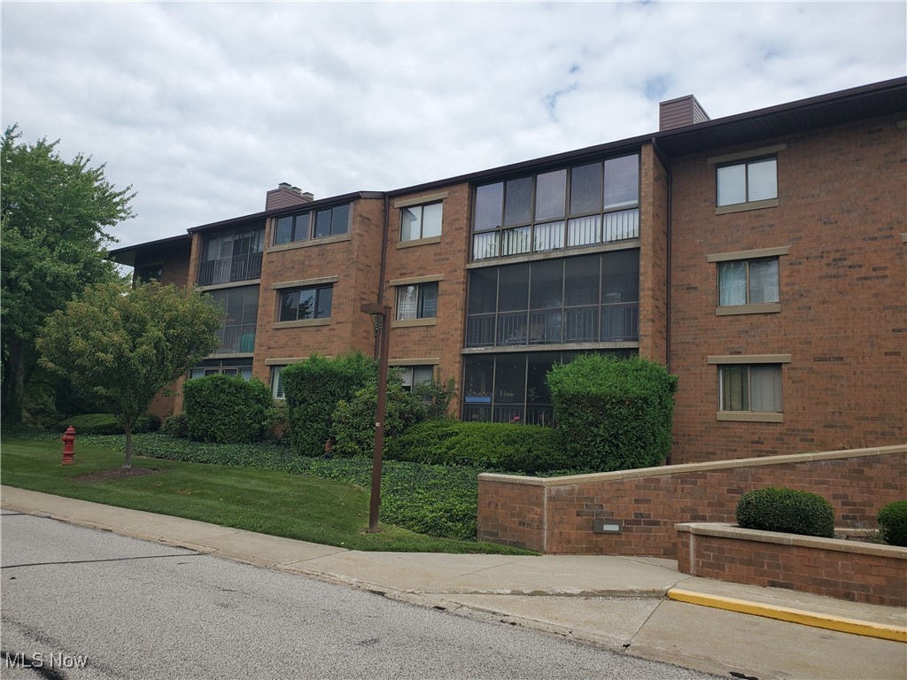 Woodhawk Club Condos - Residential