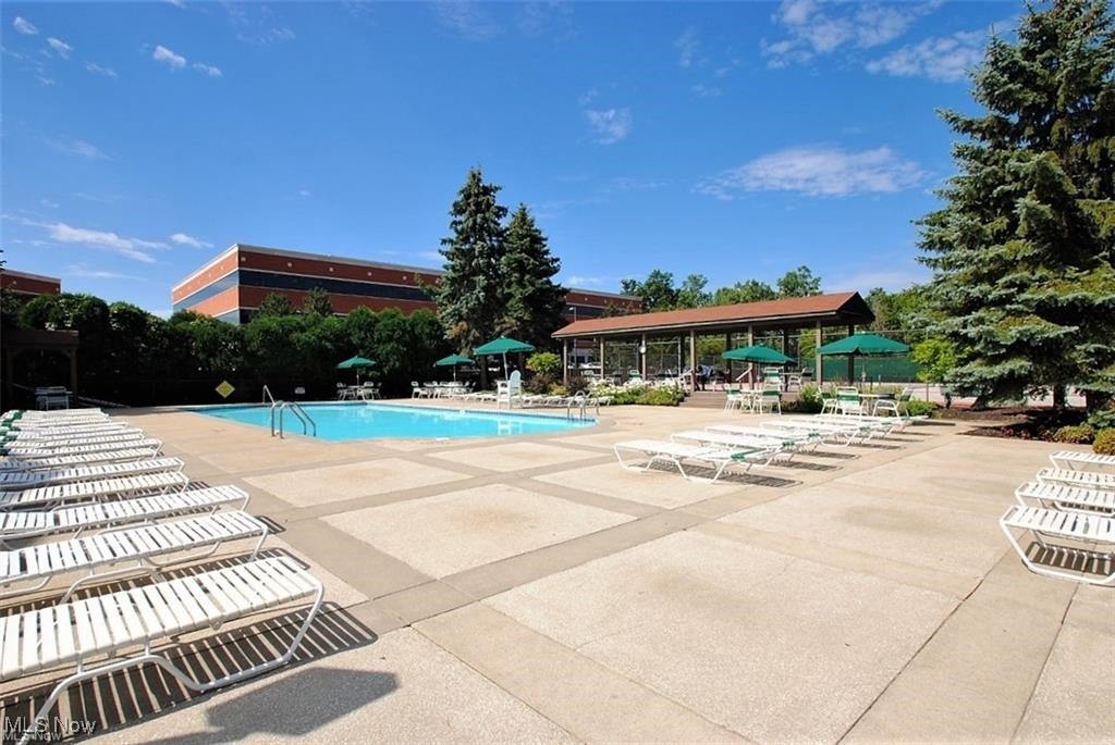 Woodhawk Club Condos - Residential